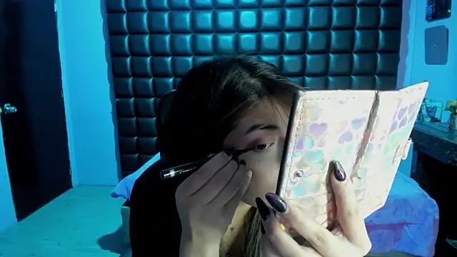 Snapshot of Violetta_Swett_ chatting on 19, 12, 2025 Violetta Swett online show from 19, 12, 2025