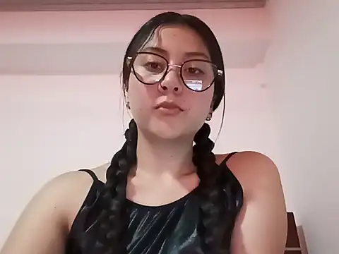 Snapshot of lil_mila chatting on 22, 10, 2025 lil mila online show from 22, 10, 2025