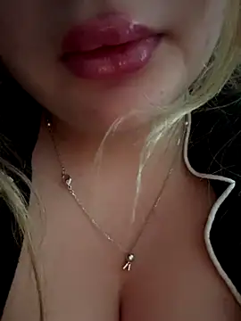 Snapshot of clarissetriolett chatting on 6, 10, 2025 clarissetriolett online show from 6, 10, 2025