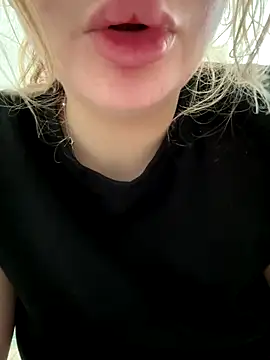 Snapshot of clarissetriolett chatting on 12, 10, 2025 clarissetriolett online show from 12, 10, 2025