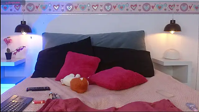 Suzy1  online show from 20, 12, 2025