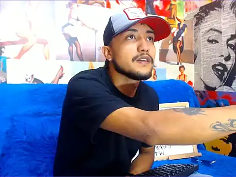 Snapshot of dazo_vnzl12 chatting on 15, 10, 2025 dazo vnzl12 online show from 15, 10, 2025