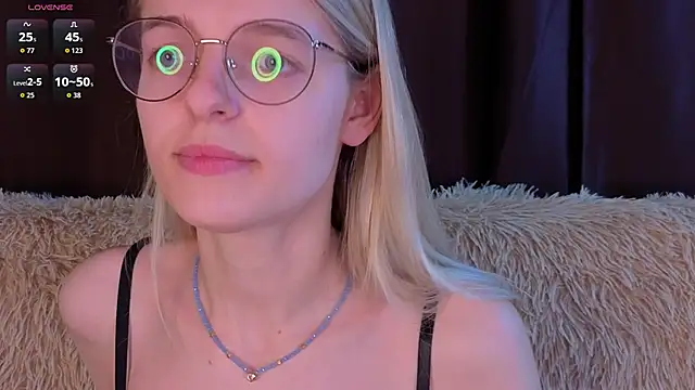 MonicaShiny online show from 1, 12, 2025