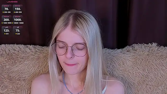 MonicaShiny online show from 5, 12, 2025