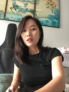Snapshot of Mile-m chatting on 15, 6, 2026 Mile-m online show from 15, 6, 2026