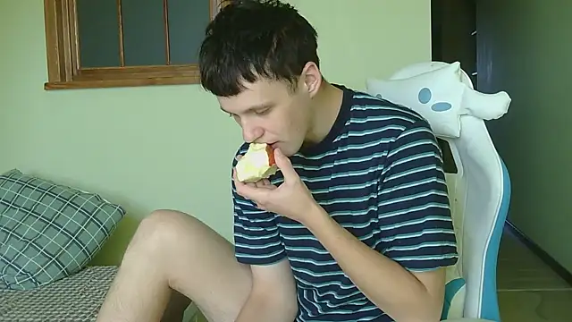 Snapshot of _Timmy_Boy_ chatting on 15, 11, 2025 Timmy Boy online show from 15, 11, 2025