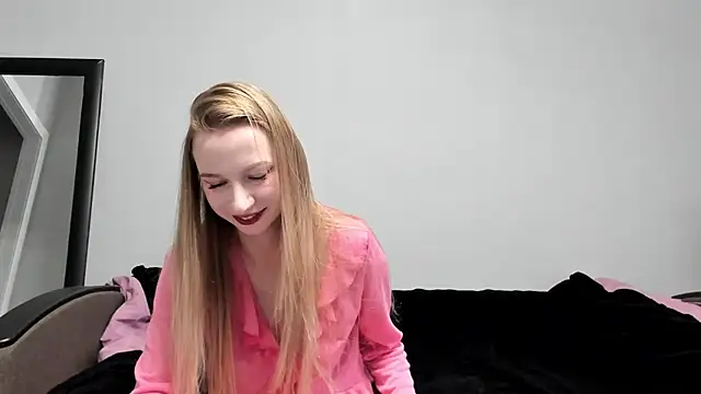 Snapshot of sophieryder chatting on 12, 10, 2025 sophieryder online show from 12, 10, 2025