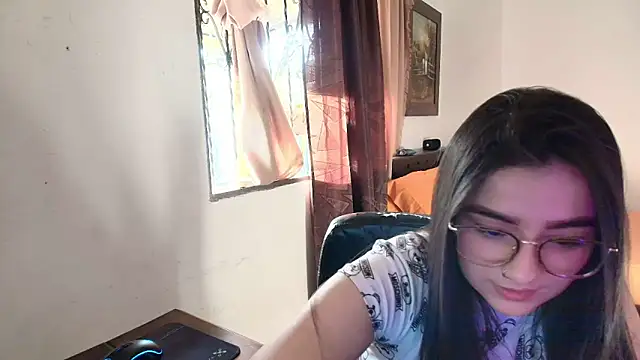 Snapshot of Charlotte_Richardson chatting on 14, 6, 2026 Charlotte Richardson online show from 14, 6, 2026