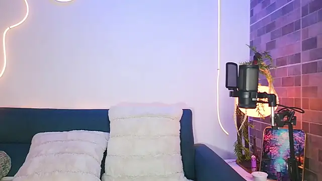 luna valen online show from 23, 4, 2026