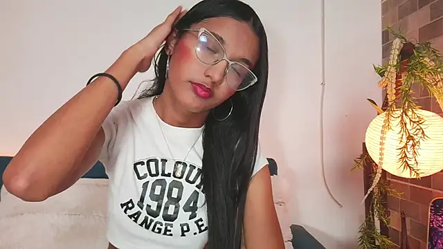 Snapshot of luna_valen chatting on 26, 4, 2026 luna valen online show from 26, 4, 2026