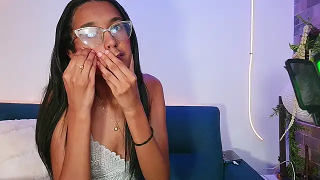 Snapshot of luna_valen chatting on 29, 4, 2026 luna valen online show from 29, 4, 2026