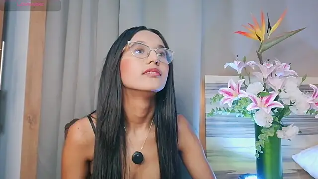 Snapshot of luna_valen chatting on 10, 5, 2026 luna valen online show from 10, 5, 2026