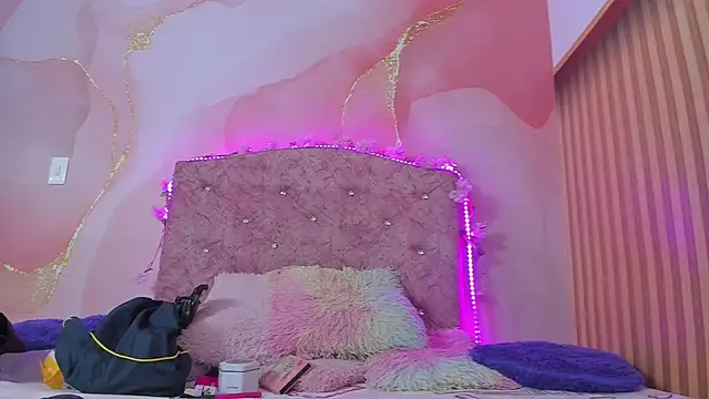 Snapshot of Malory__Jones chatting on 12, 11, 2025 Malory Jones online show from 12, 11, 2025