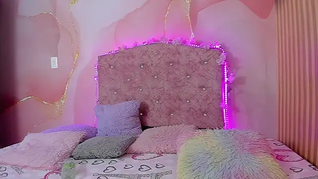 Snapshot of Malory__Jones chatting on 26, 11, 2025 Malory Jones online show from 26, 11, 2025