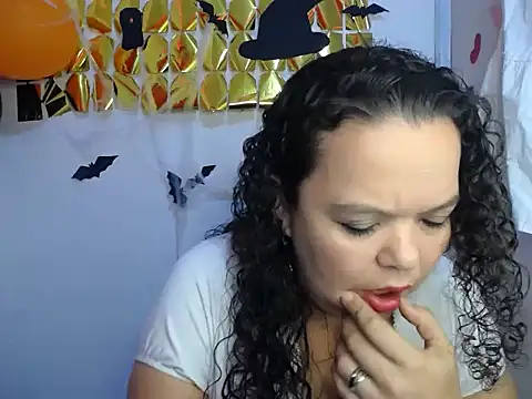 Snapshot of cherry_blond chatting on 7, 10, 2025 cherry blond online show from 7, 10, 2025