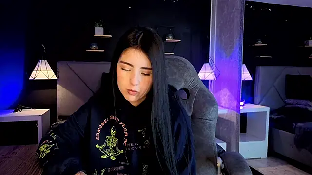 Snapshot of giapearl25 chatting on 6, 11, 2025 giapearl25 online show from 6, 11, 2025