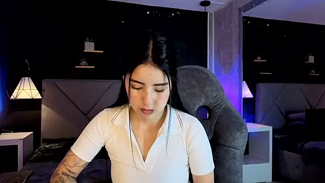 Snapshot of giapearl25 chatting on 8, 11, 2025 giapearl25 online show from 8, 11, 2025