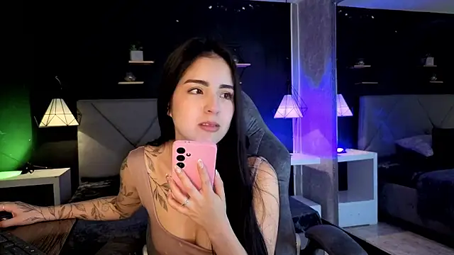 Snapshot of giapearl25 chatting on 4, 12, 2025 giapearl25 online show from 4, 12, 2025