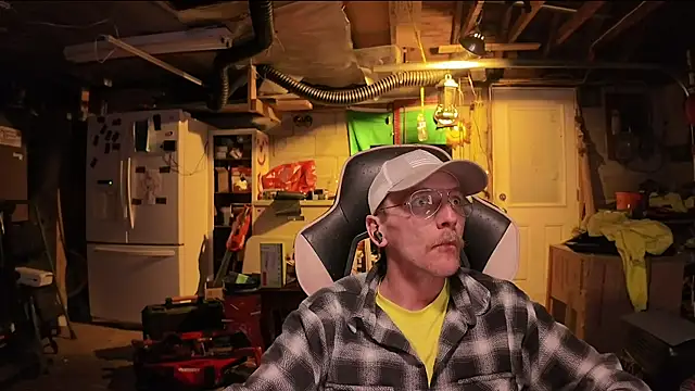 Snapshot of AverageMaleJay chatting on 22, 5, 2026 AverageMaleJay online show from 22, 5, 2026