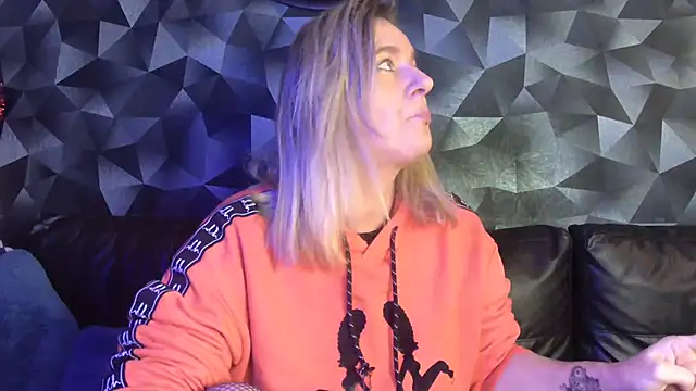 Delichieuse5 online show from 3, 11, 2025