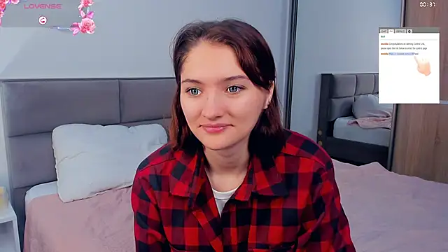 Snapshot of LorrieDegonia chatting on 9, 10, 2025 LorrieDegonia online show from 9, 10, 2025