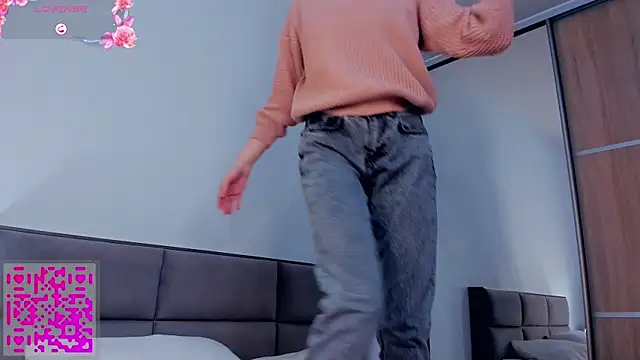 Snapshot of LorrieDegonia chatting on 13, 10, 2025 LorrieDegonia online show from 13, 10, 2025