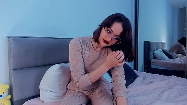 Snapshot of LorrieDegonia chatting on 31, 10, 2025 LorrieDegonia online show from 31, 10, 2025