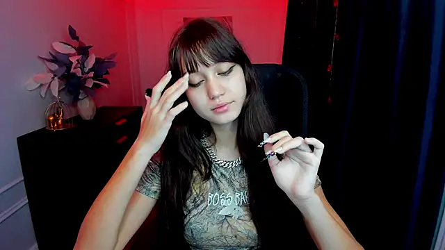 TiffanyYounge online show from 15, 11, 2025