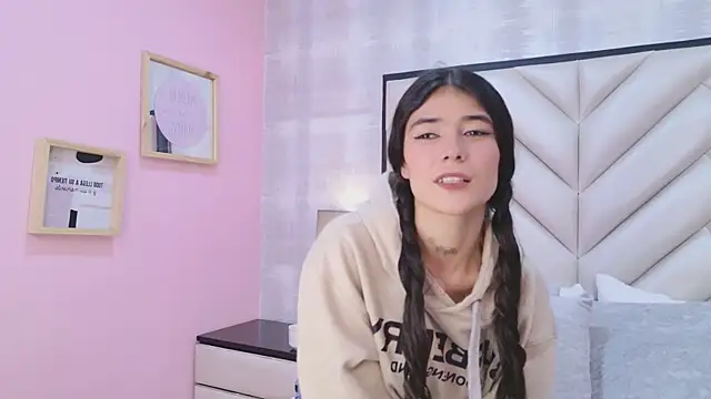 Snapshot of CristalShayy chatting on 5, 1, 2026 CristalShayy online show from 5, 1, 2026