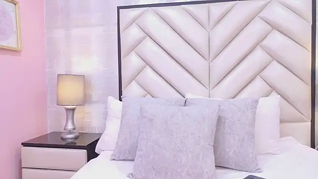 Snapshot of CristalShayy chatting on 4, 3, 2026 CristalShayy online show from 4, 3, 2026