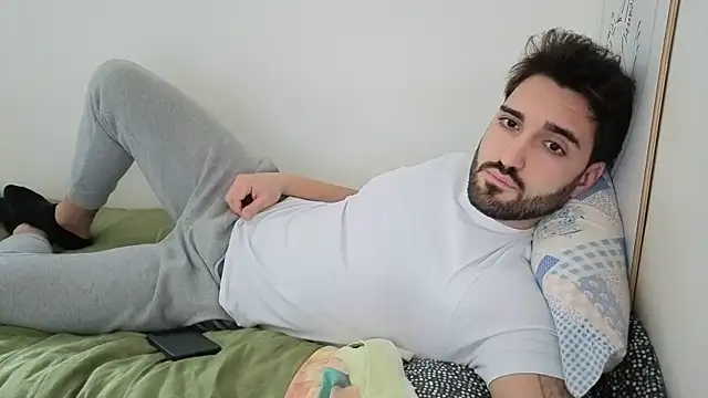 Snapshot of Al3xox02 chatting on 10, 2, 2026 Al3xox02 online show from 10, 2, 2026