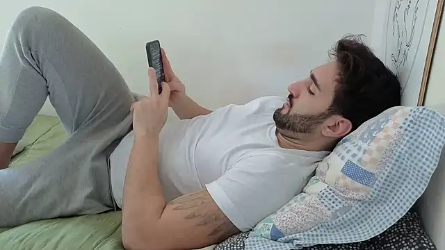 Snapshot of Al3xox02 chatting on 17, 2, 2026 Al3xox02 online show from 17, 2, 2026