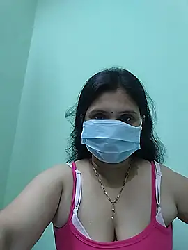 Snapshot of yourbeautyqueen chatting on 18, 7, 2026 yourbeautyqueen online show from 18, 7, 2026