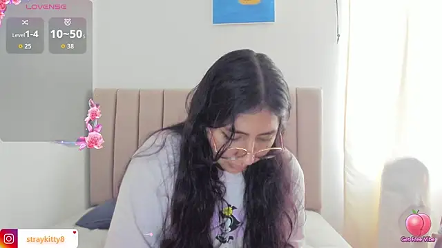 Snapshot of LoveLyy- chatting on 27, 10, 2025 LoveLyy- online show from 27, 10, 2025