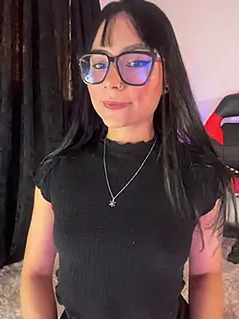 Snapshot of AlannaDollx chatting on 5, 11, 2025 AlannaDollx online show from 5, 11, 2025