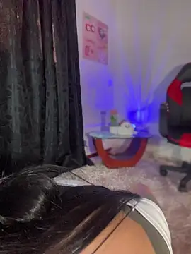 Snapshot of AlannaDollx chatting on 8, 11, 2025 AlannaDollx online show from 8, 11, 2025