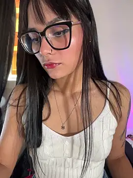 Snapshot of AlannaDollx chatting on 19, 11, 2025 AlannaDollx online show from 19, 11, 2025