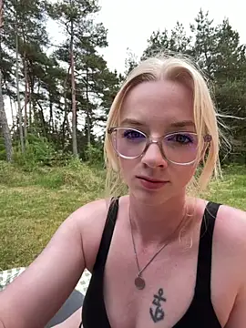 LinaLeana online show from 3, 6, 2026