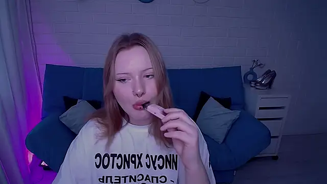 AuroraMour online show from 10, 10, 2025