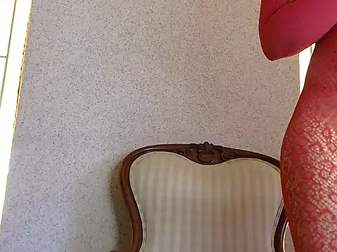 NiaAmour online show from 6, 2, 2026