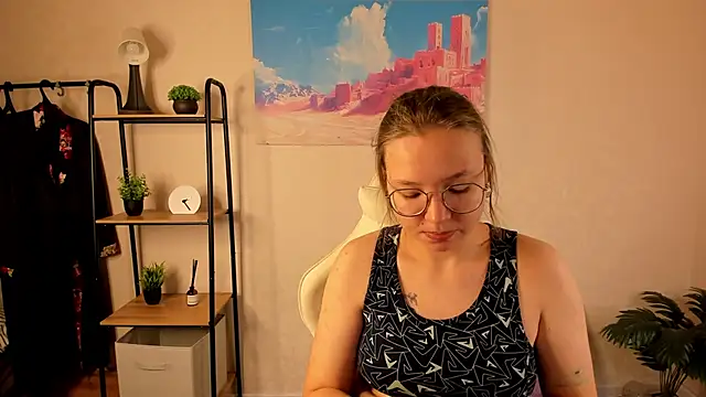 Nuura Moore online show from 13, 10, 2025