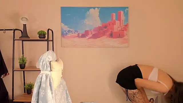 Nuura Moore online show from 22, 10, 2025