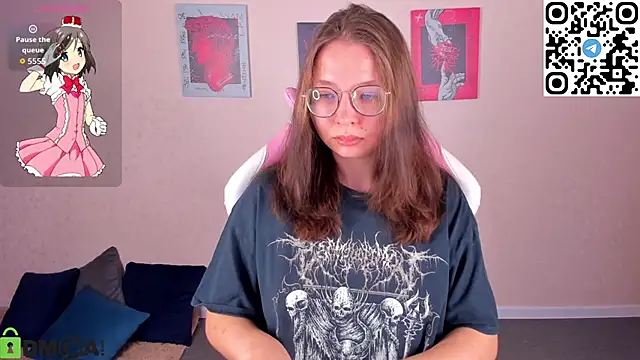 Nuura Moore online show from 12, 11, 2025