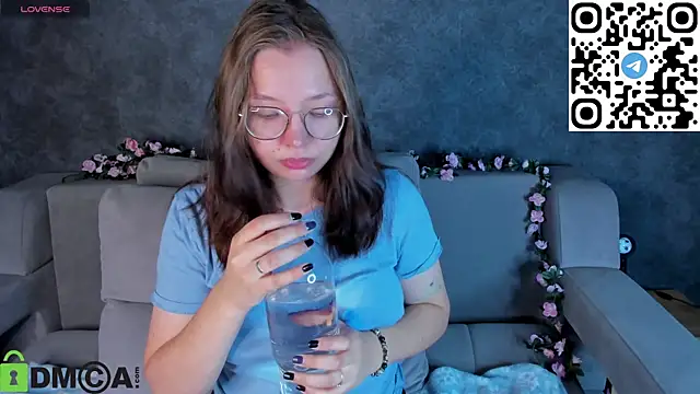 Nuura Moore online show from 13, 11, 2025