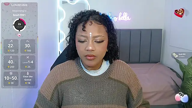 Snapshot of THIANA_TAY chatting on 13, 10, 2025 THIANA TAY online show from 13, 10, 2025