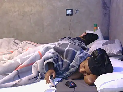 petite queenx online show from 30, 10, 2025