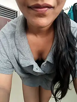 anshika0124 online show from 27, 11, 2025