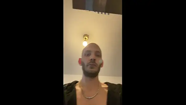 Snapshot of MolleDolle chatting on 9, 4, 2026 MolleDolle online show from 9, 4, 2026