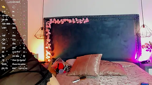 Emma Saylor online show from 18, 10, 2025