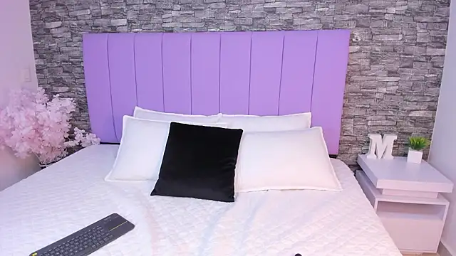 Snapshot of sabrina_f0xx chatting on 2, 3, 2026 sabrina f0xx online show from 2, 3, 2026